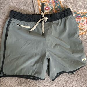 Vuori boardshorts men’s med.